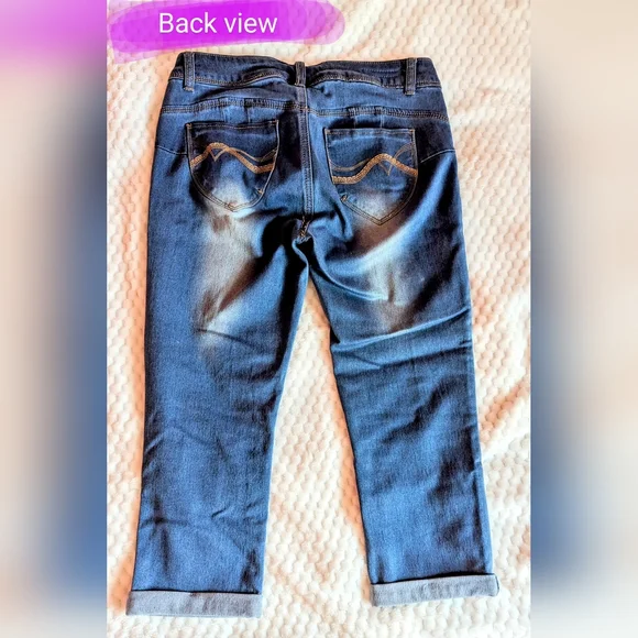 Hot kiss size 9 Capri, crop style jeans with faded blue denim look, GUC - Picture 13 of 13